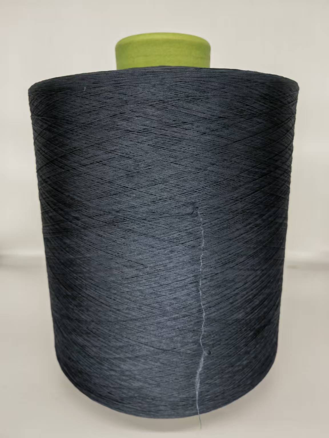 Polyester iplik siyahı